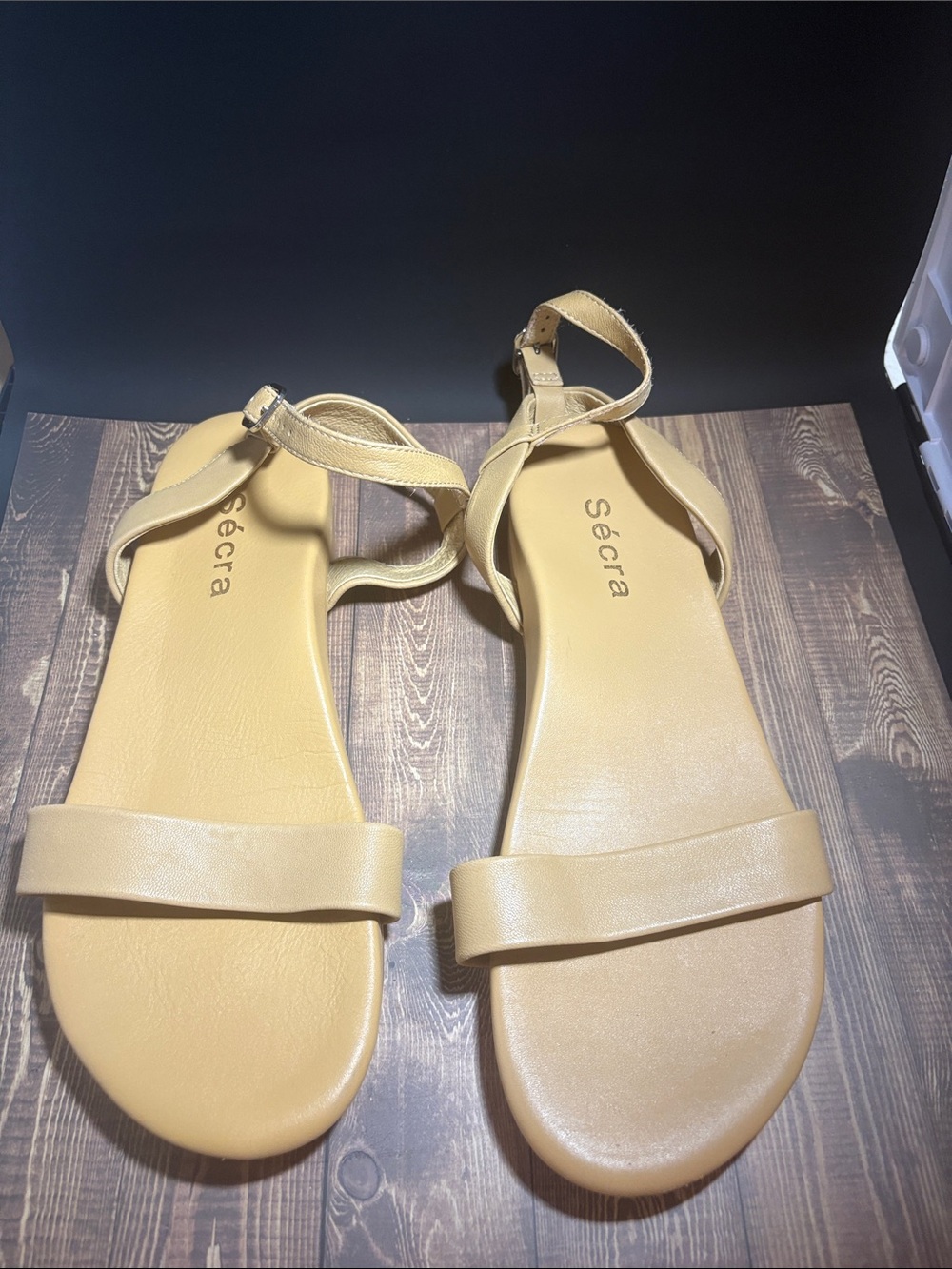 Secra Willow arch support sandals US size 9